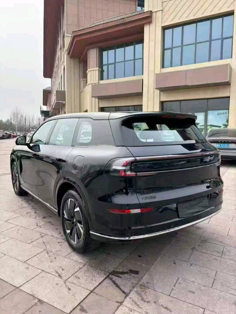 張家口25年長安汽車啟源8