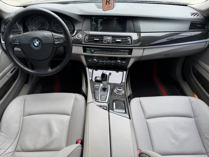 济宁13年宝马5系8