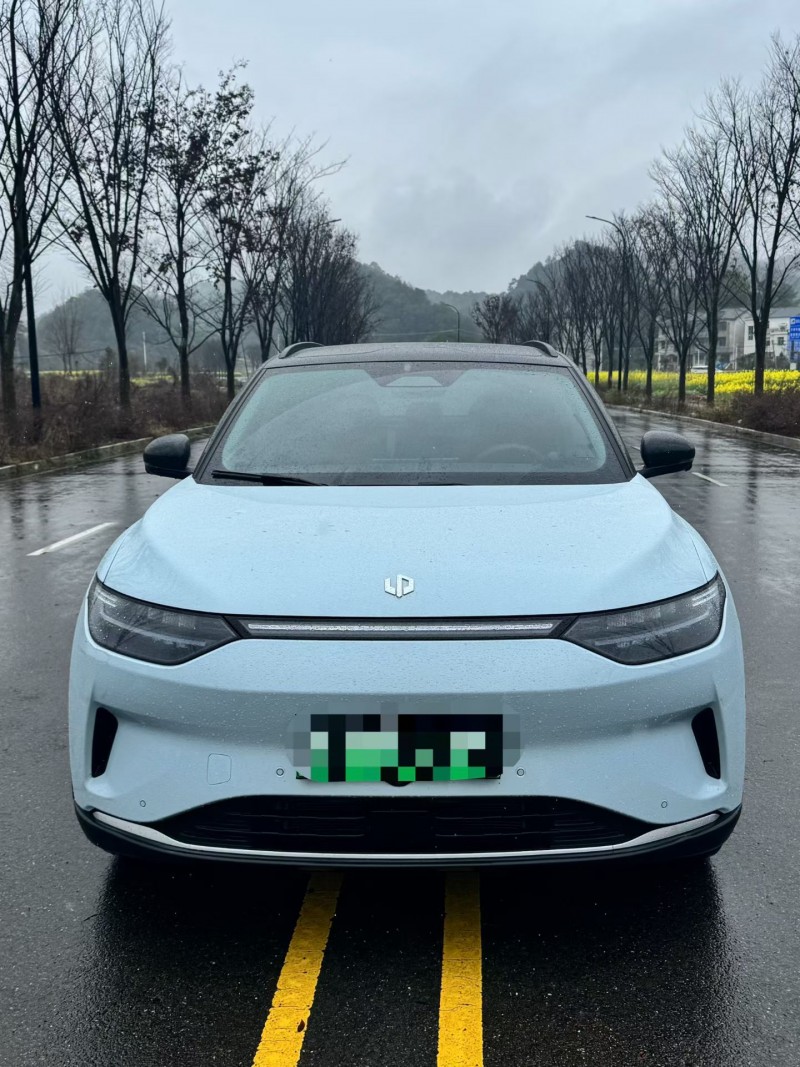 南昌25年零跑汽车C111