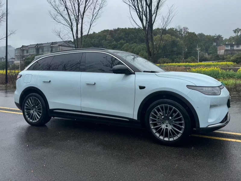 南昌25年零跑汽车C113