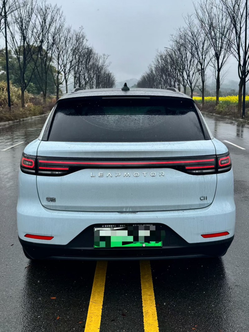 南昌25年零跑汽车C115