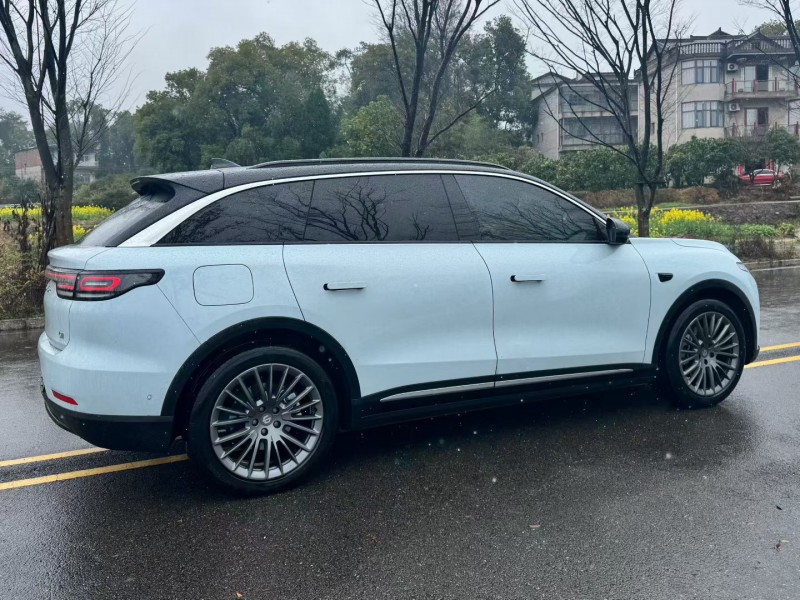 南昌25年零跑汽车C116