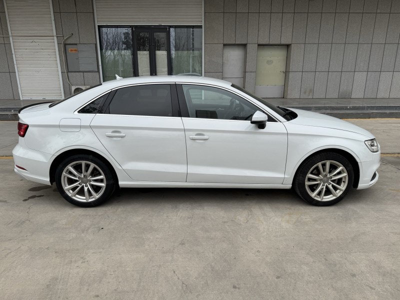 济宁19年奥迪A33