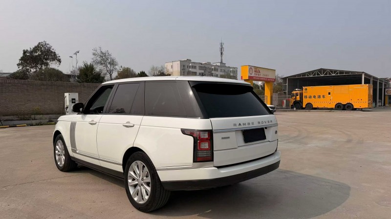 安阳17年路虎揽胜行政4