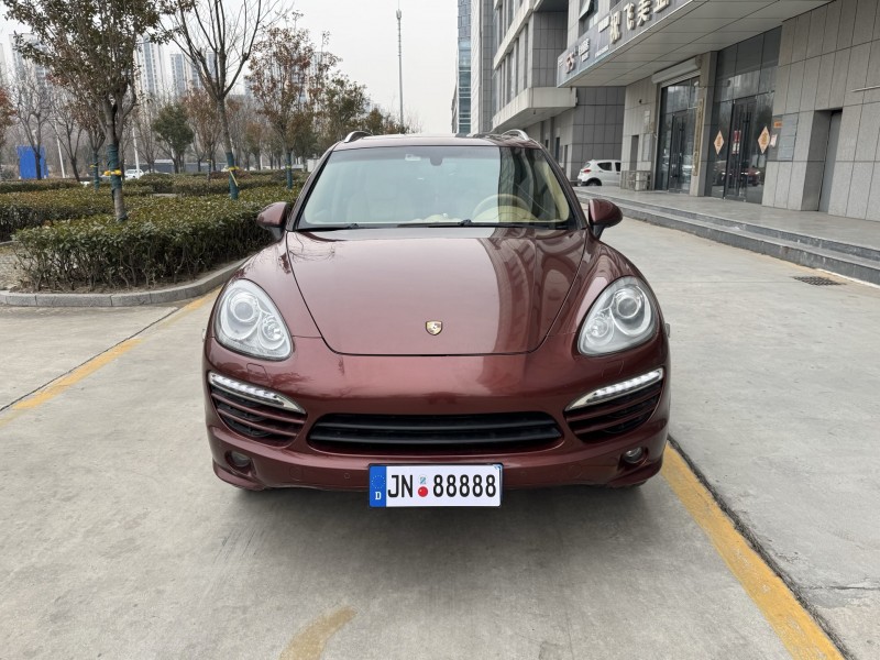 济宁14年保时捷卡宴1