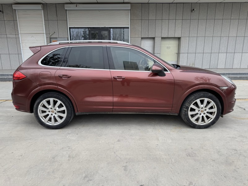 济宁14年保时捷卡宴3