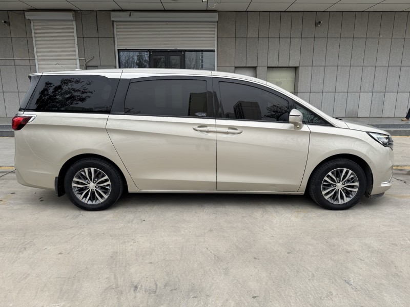 济宁21年别克GL84