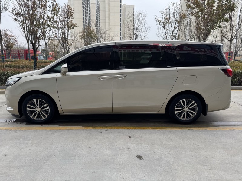 济宁21年别克GL86