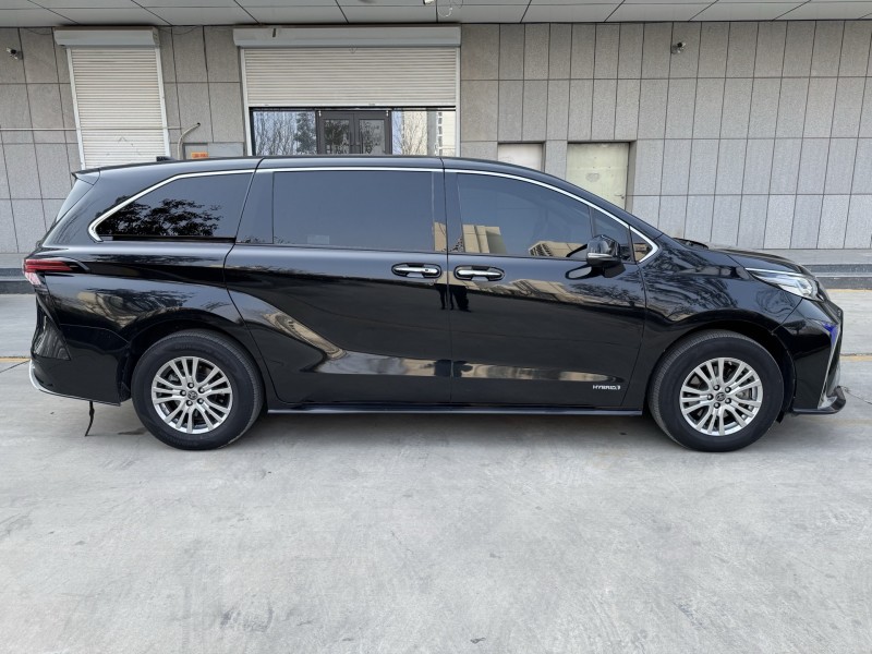 枣庄22年丰田塞纳5