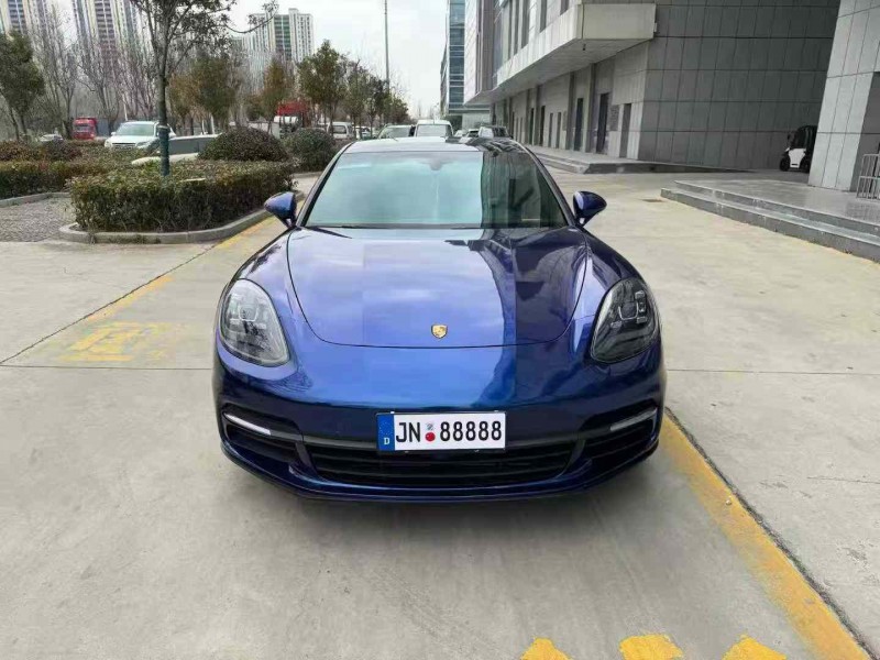 济宁18年保时捷帕拉梅拉1