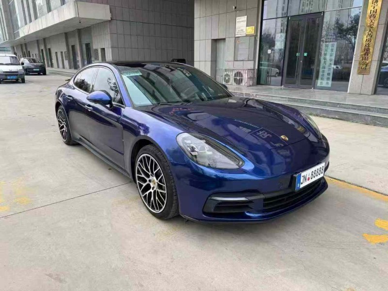 济宁18年保时捷帕拉梅拉3