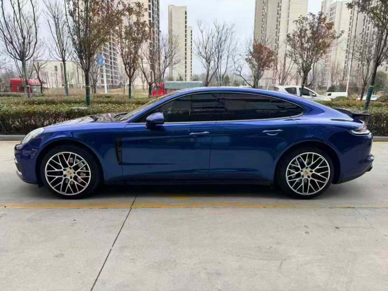 济宁18年保时捷帕拉梅拉8