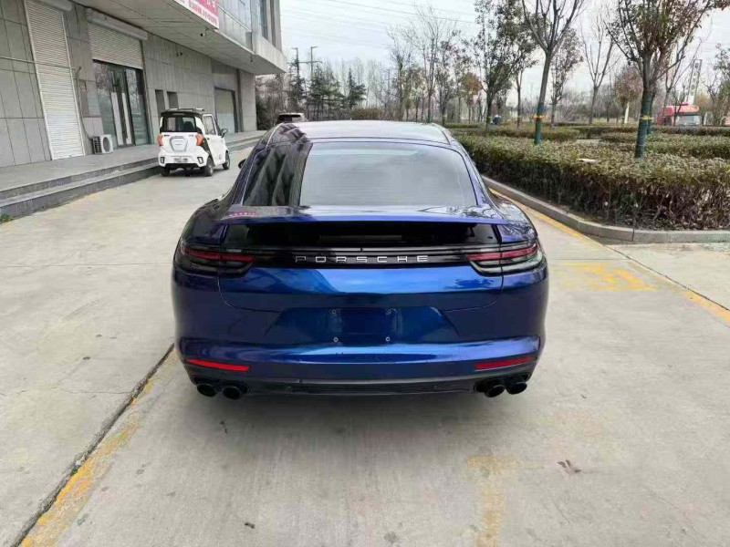 济宁18年保时捷帕拉梅拉9