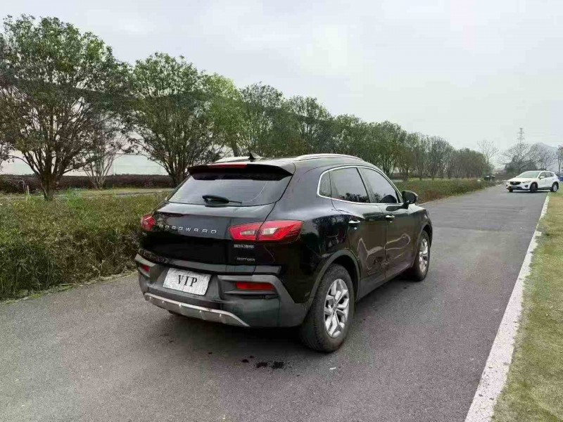 钦州19年宝沃BX57