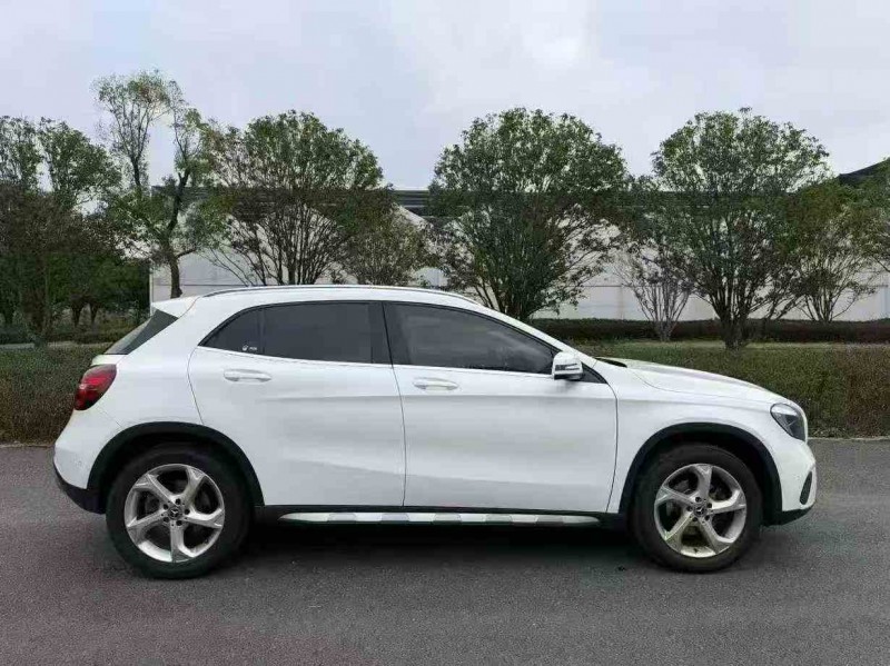 貴港18年奔馳GLA2