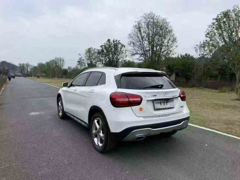 貴港18年奔馳GLA7