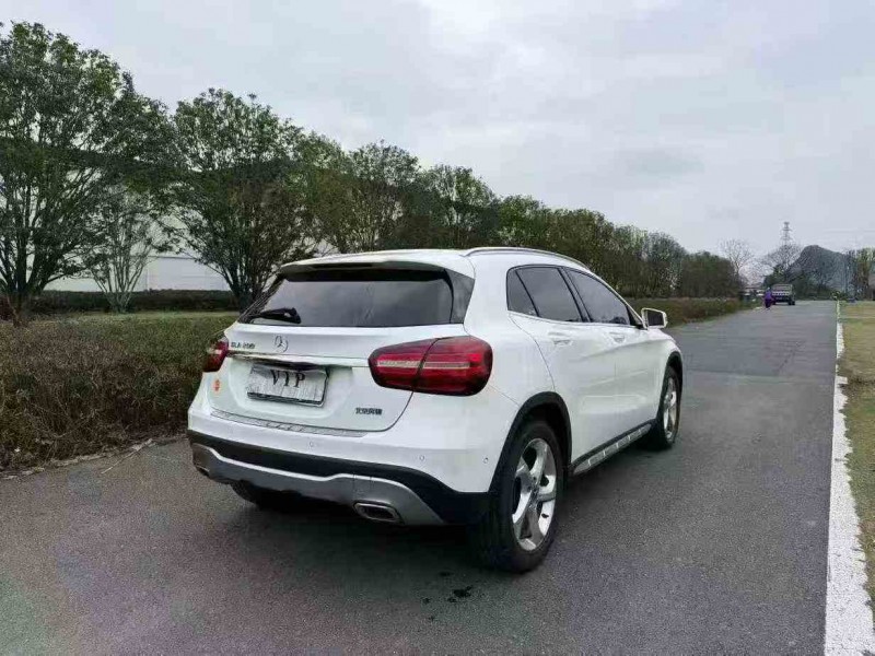 貴港18年奔馳GLA8