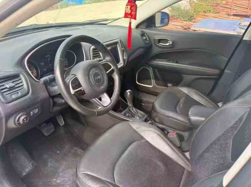 汕頭18年Jeep指南者5