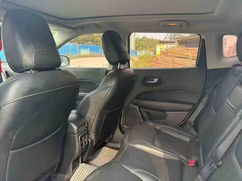 汕頭18年Jeep指南者6