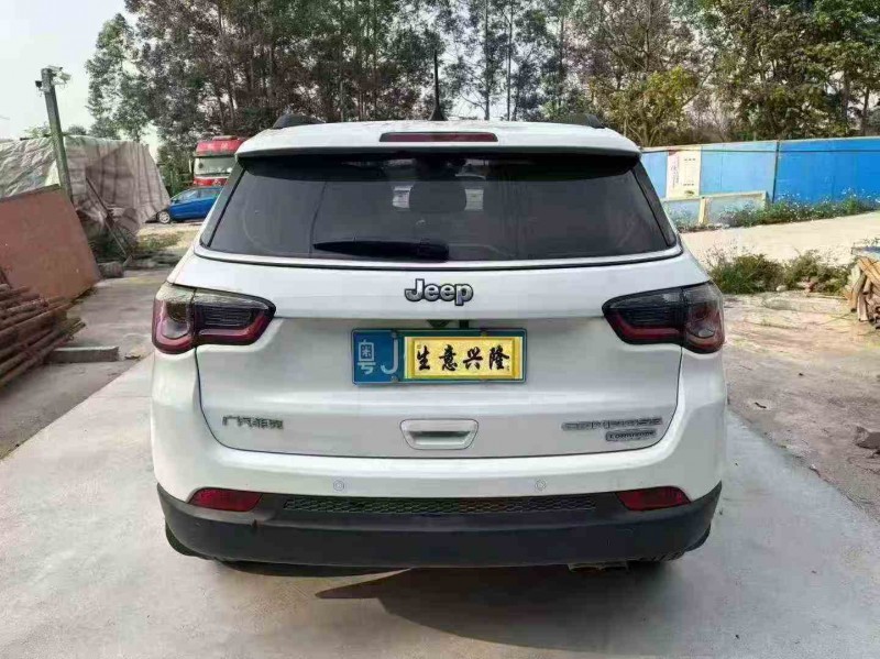 汕頭18年Jeep指南者9