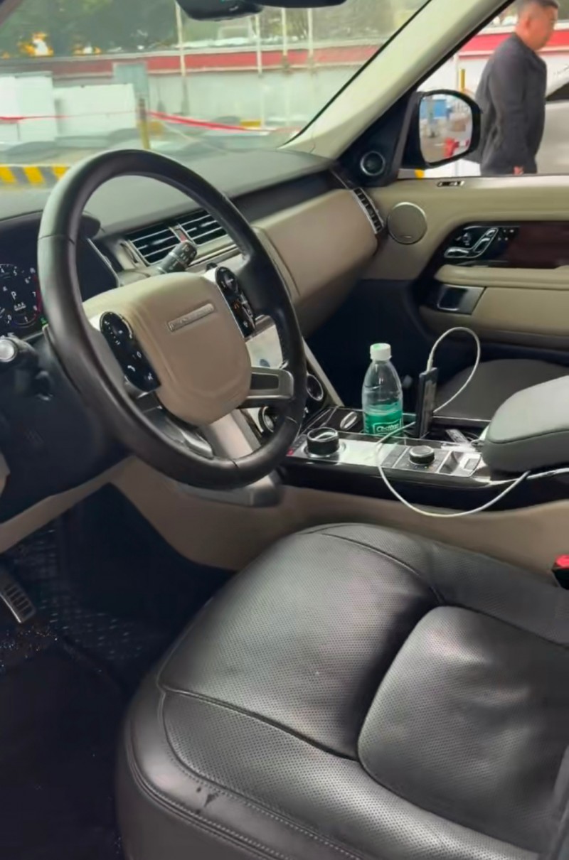 新鄉20年路虎攬勝行政3