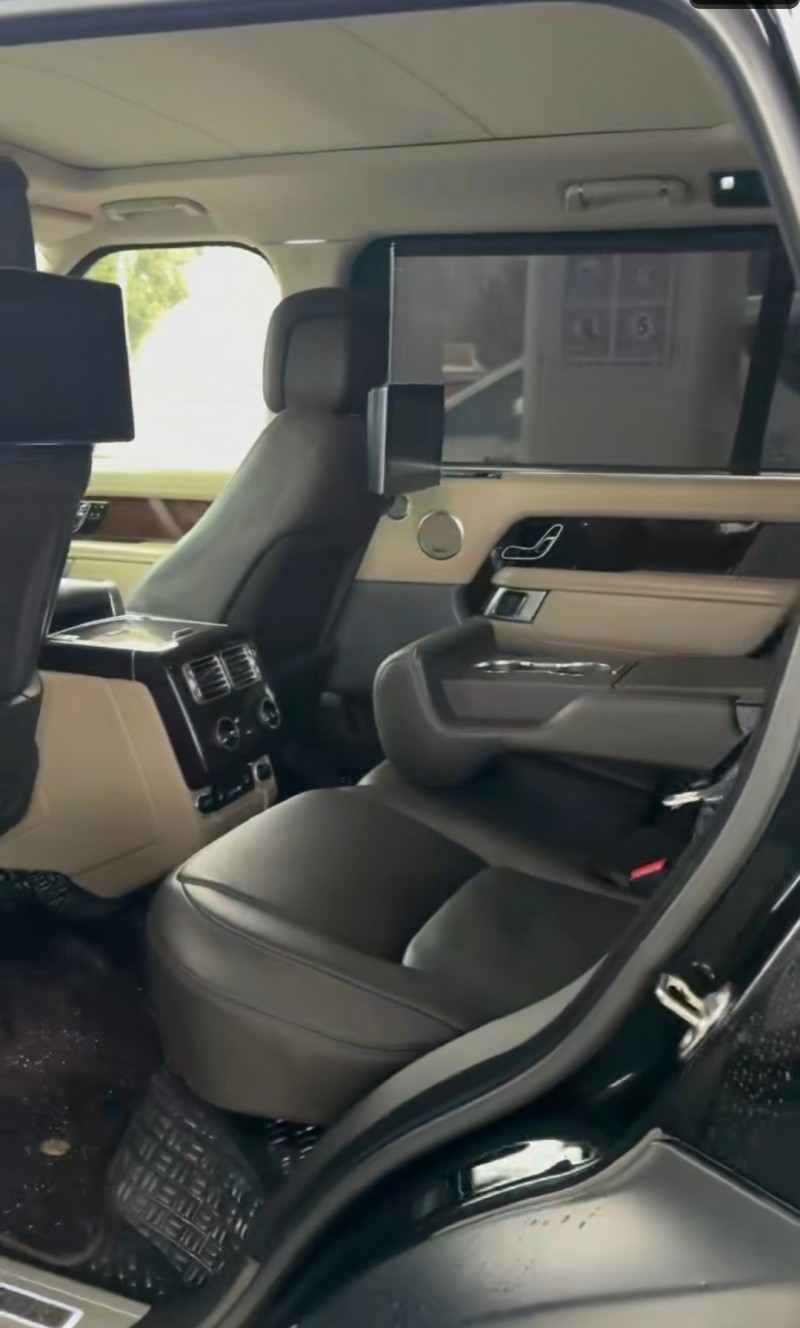 新鄉20年路虎攬勝行政4