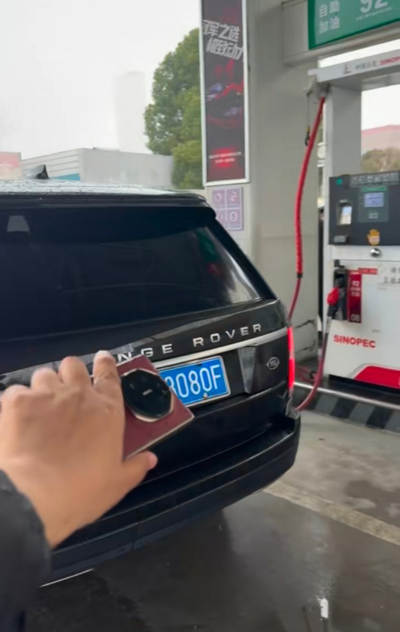 新鄉20年路虎攬勝行政5