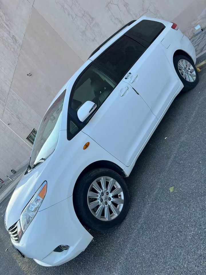 營口15年豐田塞納3