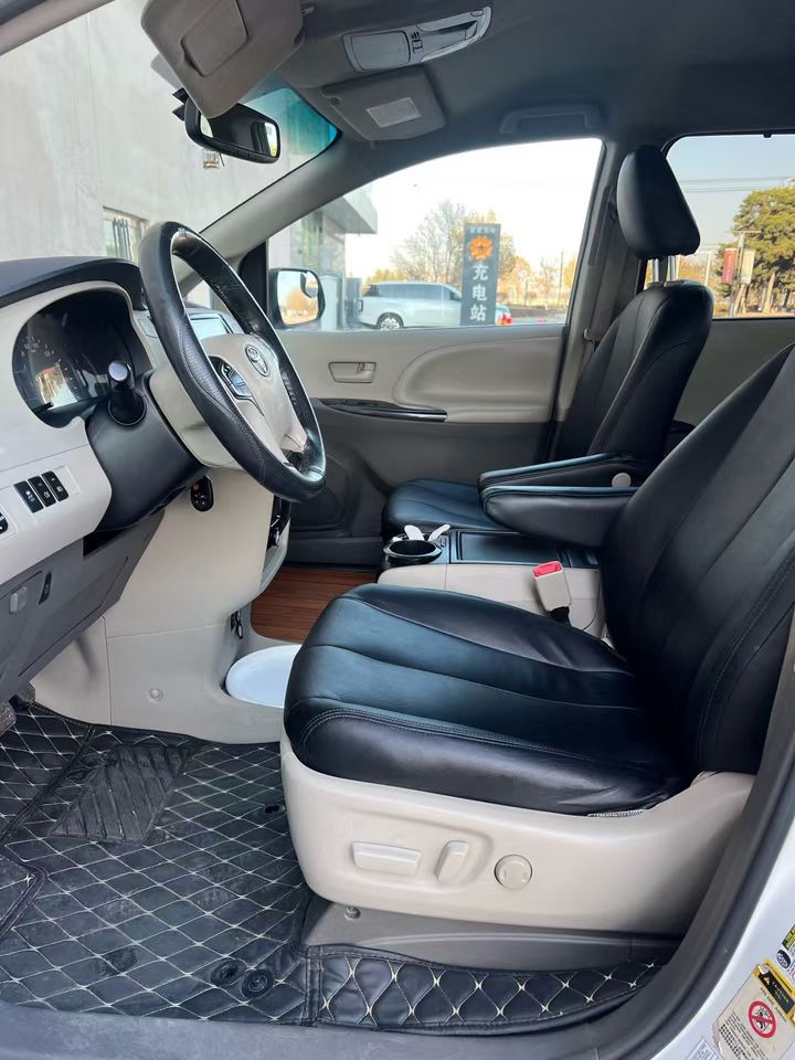 營口15年豐田塞納4