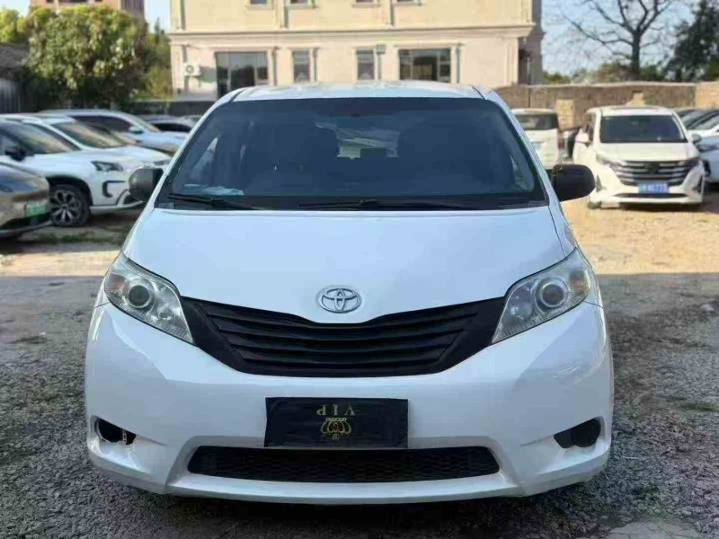 珠海12年豐田塞納1