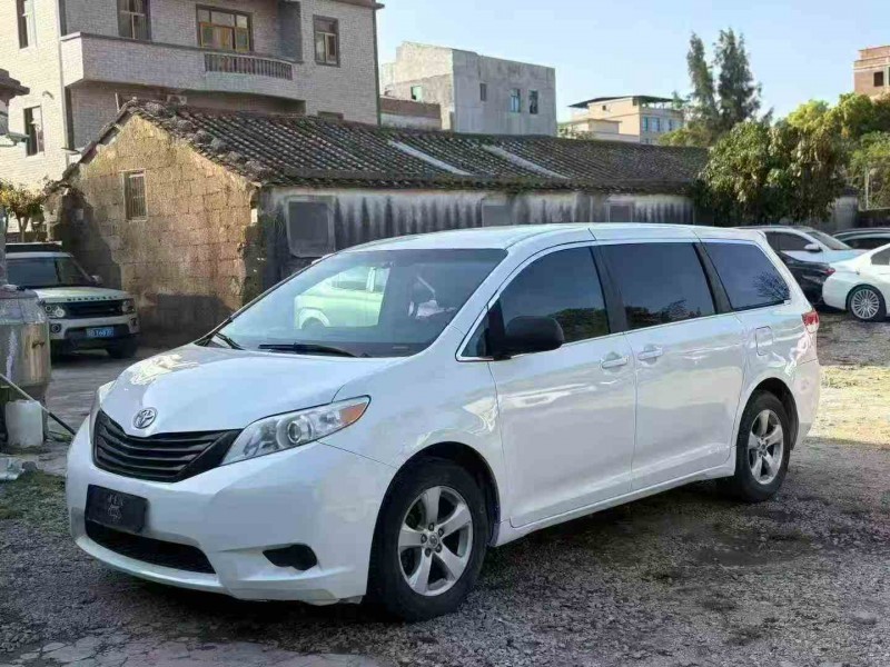 珠海12年豐田塞納2