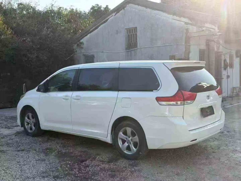 珠海12年豐田塞納7