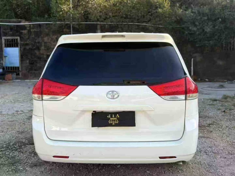 珠海12年豐田塞納9