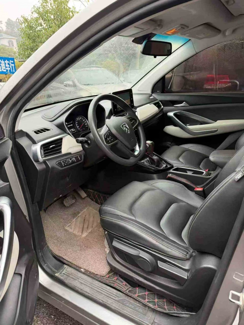 貴港19年寶駿5303