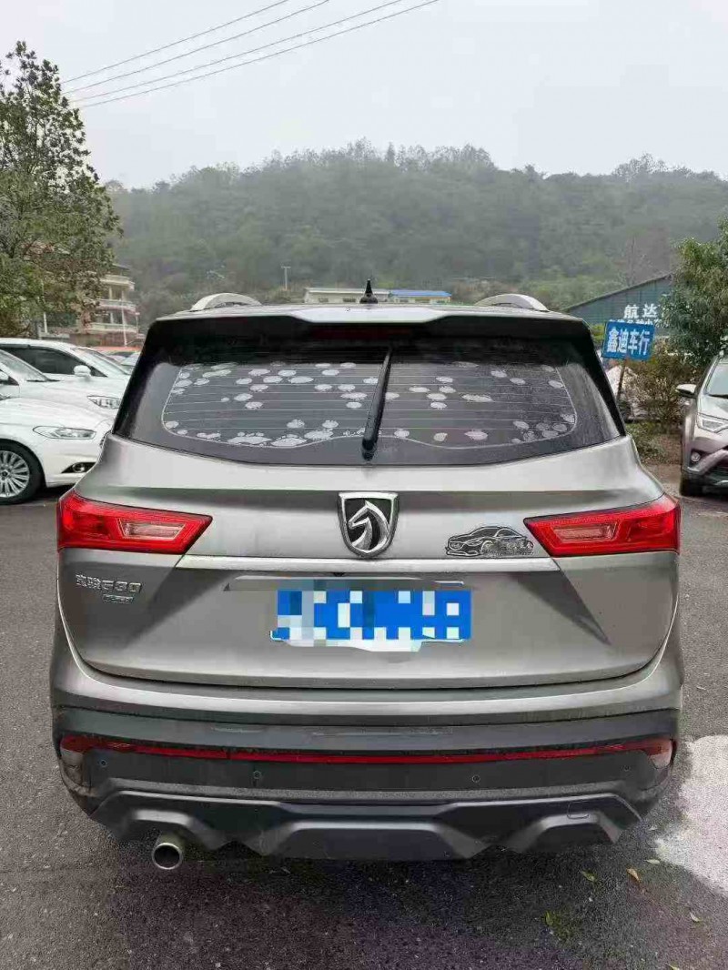 貴港19年寶駿5306