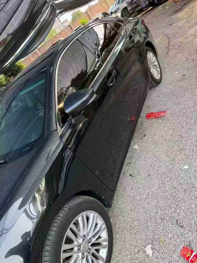 钦州16年雷克萨斯ES2