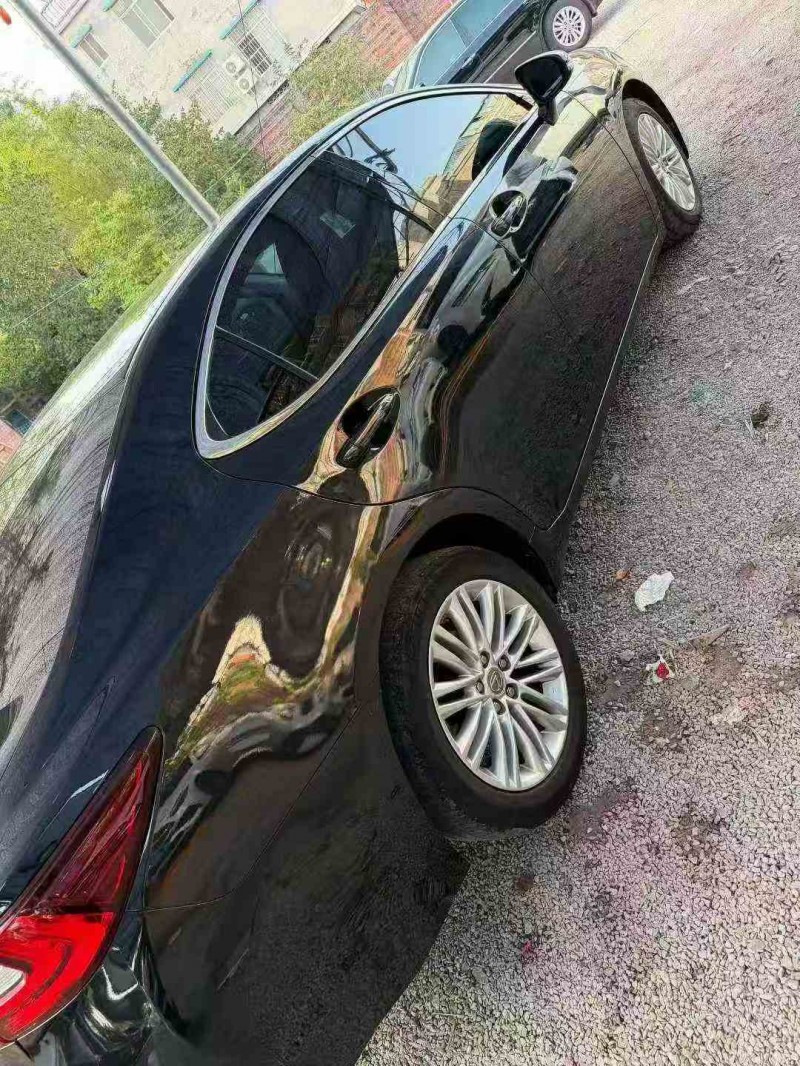 钦州16年雷克萨斯ES8