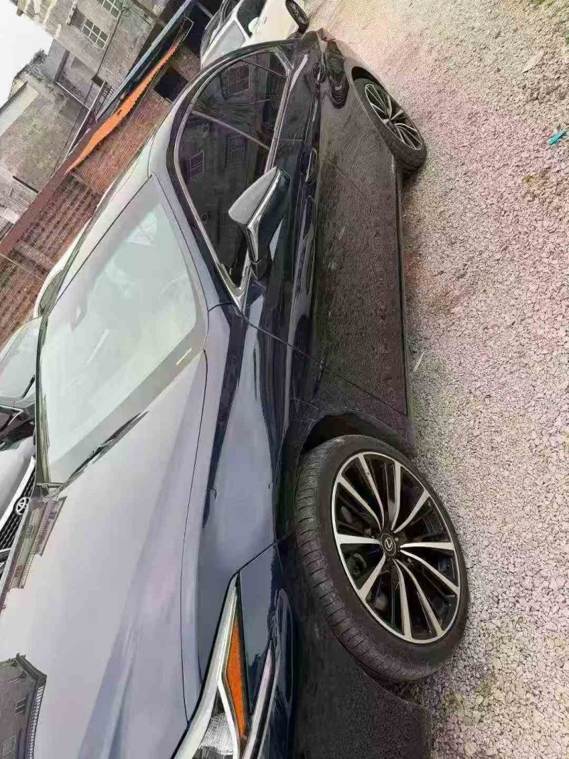 贵港21年雷克萨斯ES2