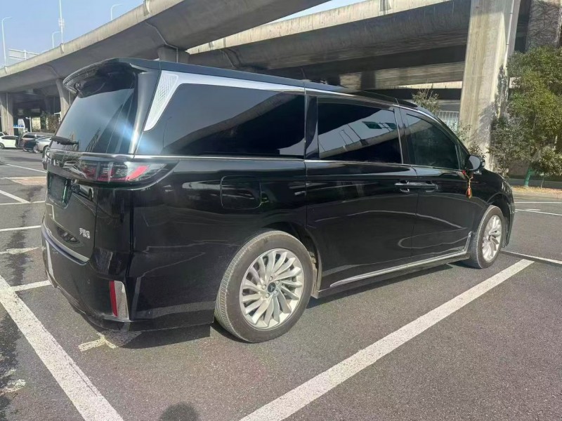 淄博23年岚图汽车梦想家7