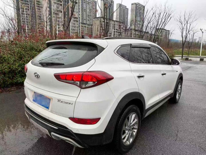 宜昌18年现代途胜8