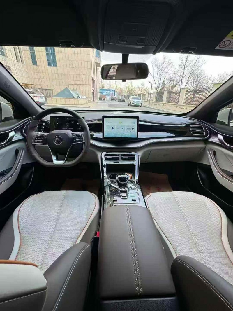 赤峰25年比亚迪秦5