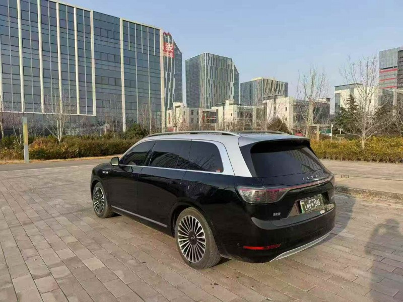 東營24年華為智選問界8