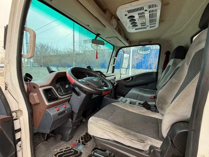 青島23年陜汽軒德4