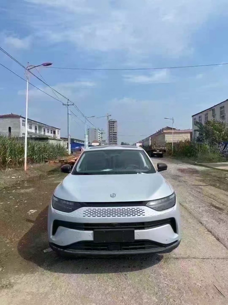 菏澤25年零跑汽車C111