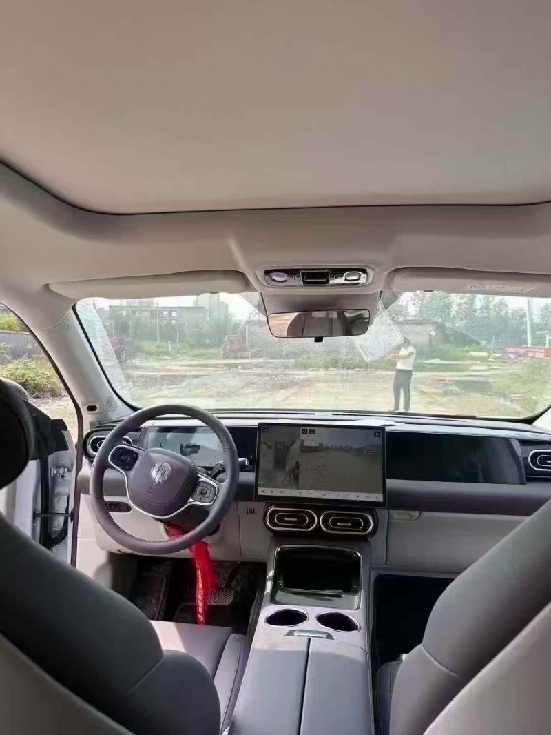 菏澤25年零跑汽車C114