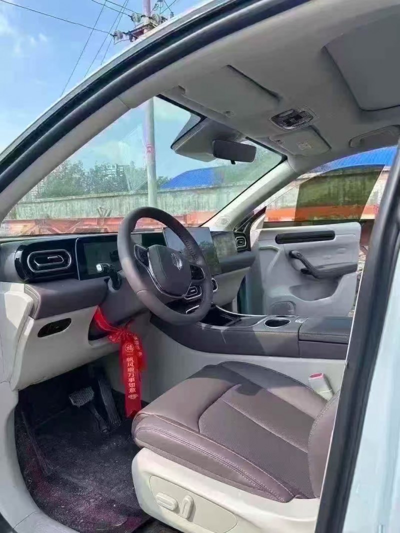 菏澤25年零跑汽車C115