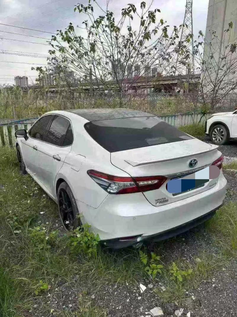 广州19年丰田凯美瑞8