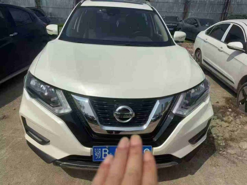 武漢20年日產奇駿1