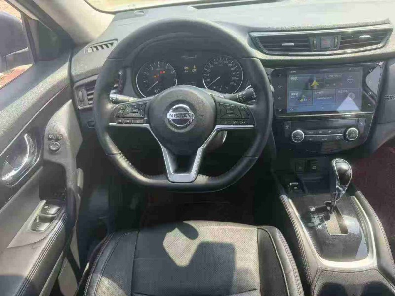 武漢20年日產奇駿7