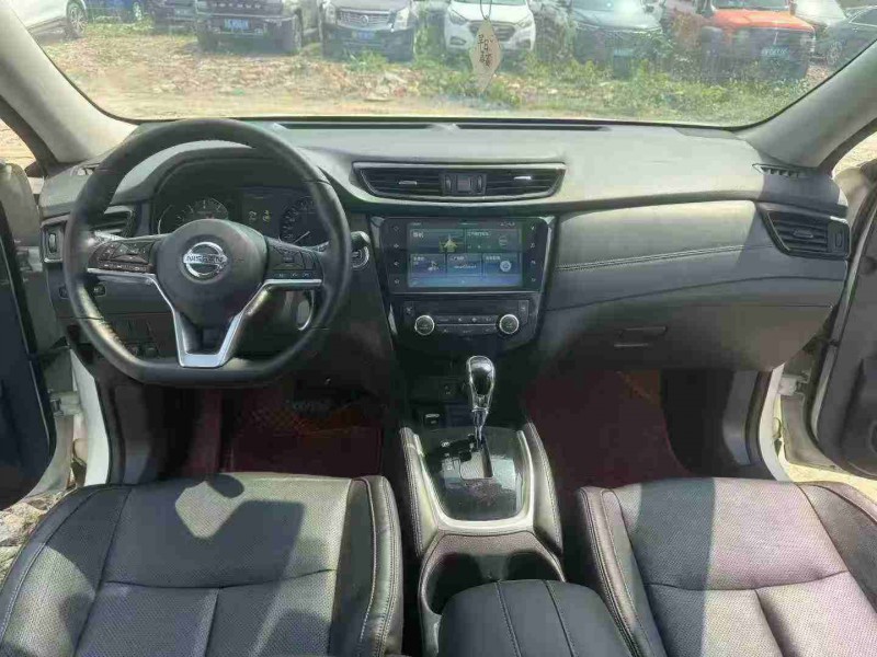 武漢20年日產奇駿8